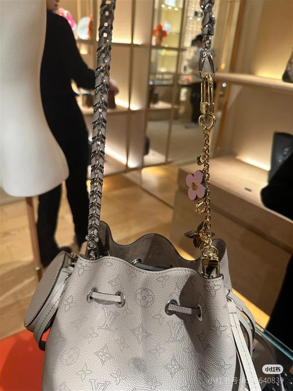 2026124175355594 570